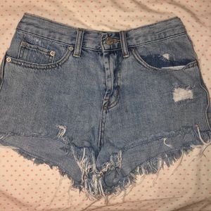 Urban Outfitters Girlfriend High-Rise Short size26